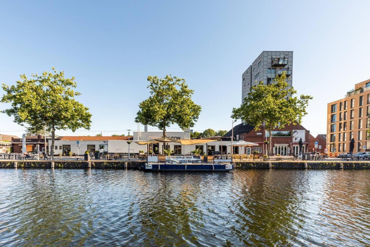 Xxl Loft With Bath Located Stadsvilla Tilburg Eksteriør bilde