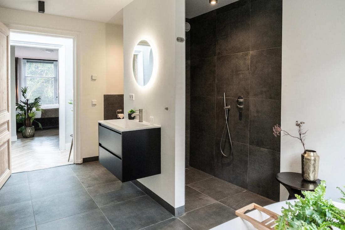 Xxl Loft With Bath Located Stadsvilla Tilburg Eksteriør bilde