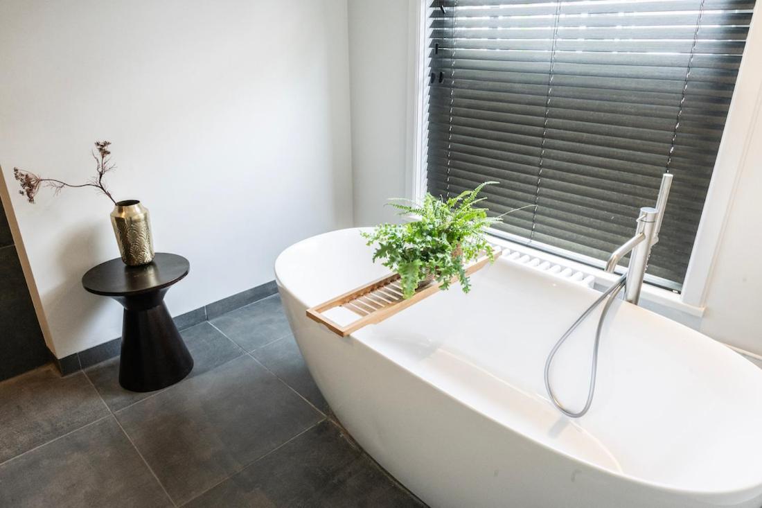 Xxl Loft With Bath Located Stadsvilla Tilburg Eksteriør bilde